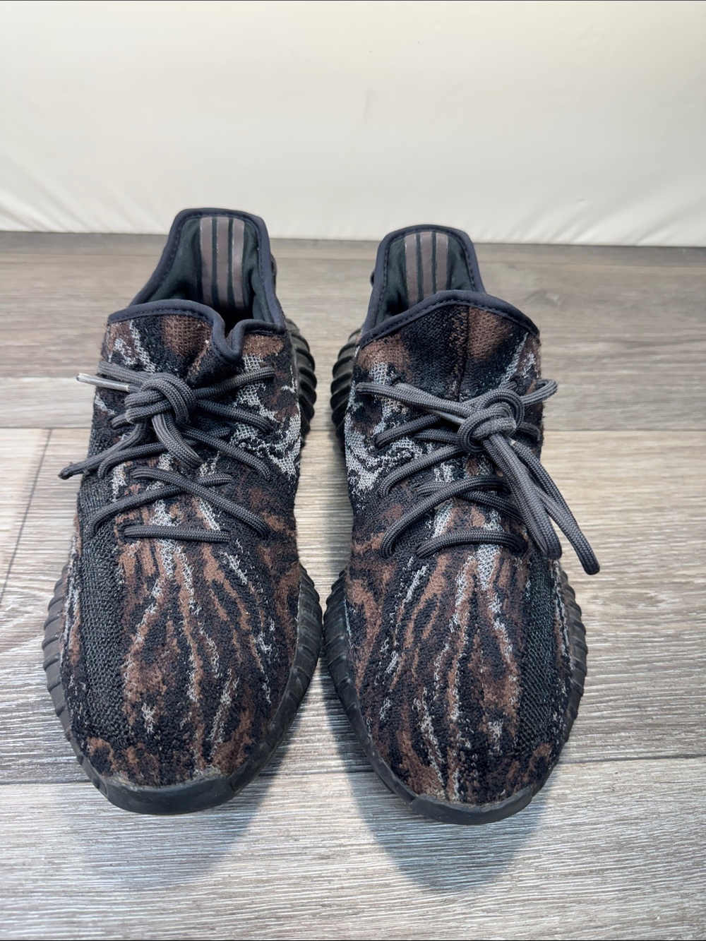 adidas Yeezy boost Men's Black & Brown Patterned Sneakers SZ 8.5 (h158)